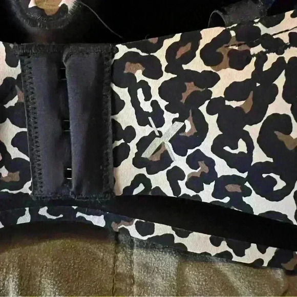 Knix Leopard Print Wing Woman, Size 8, Wireless Molded Cup Bra - Picture 3 of 7